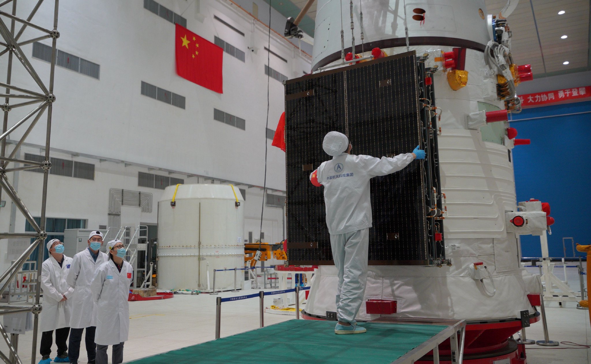 测通天地 遥瞰星辰 叩问苍穹 步履不停