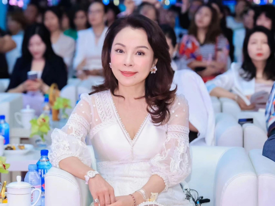 变局中的突围——罗丽芬控股聚焦天下女人国际论坛