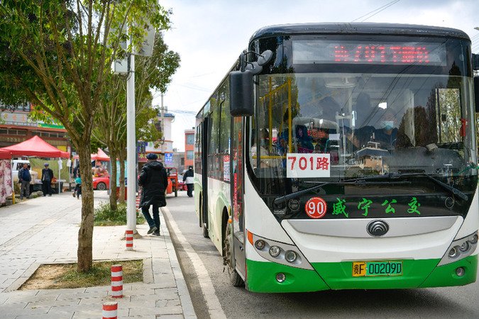 亏损,空跑,难运转 城乡公交"畅"跑需迈几道坎?_新浪财经_新浪网