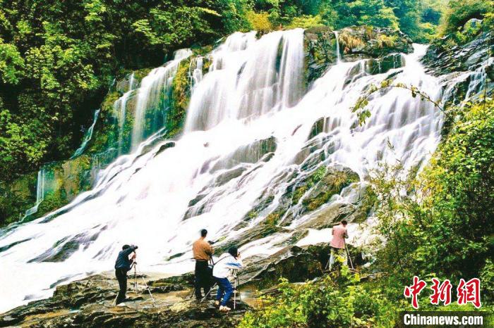 大岗山瀑布.图片来源:台湾《经济日报》