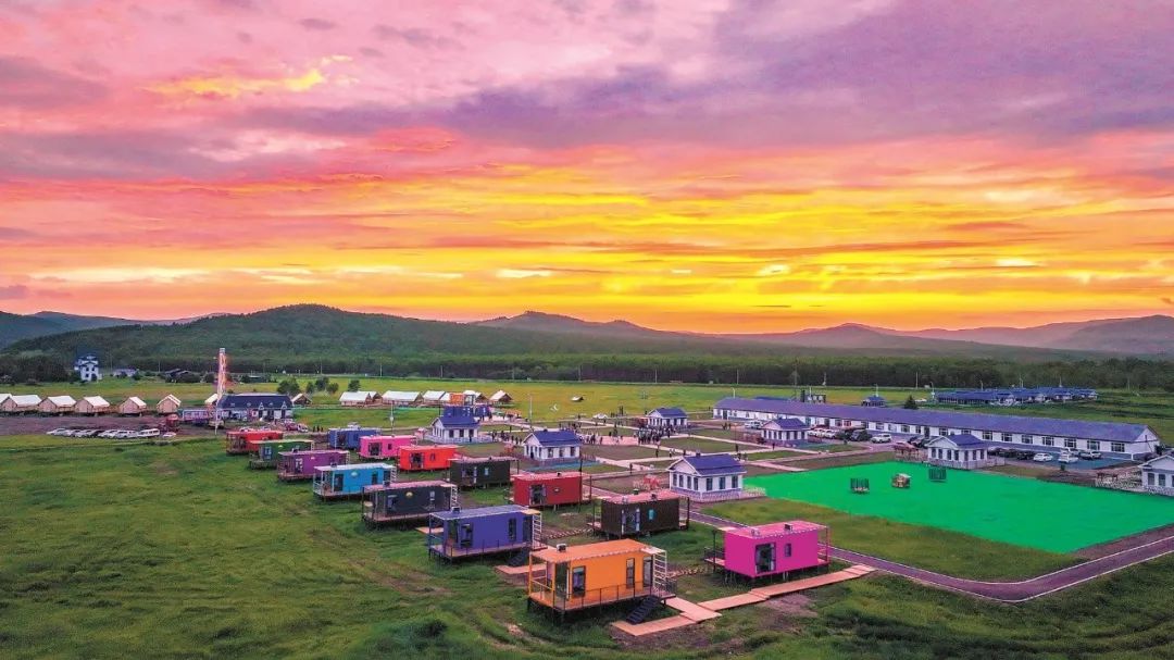 内蒙古得耳布尔卡鲁奔湿地体验营地晚霞