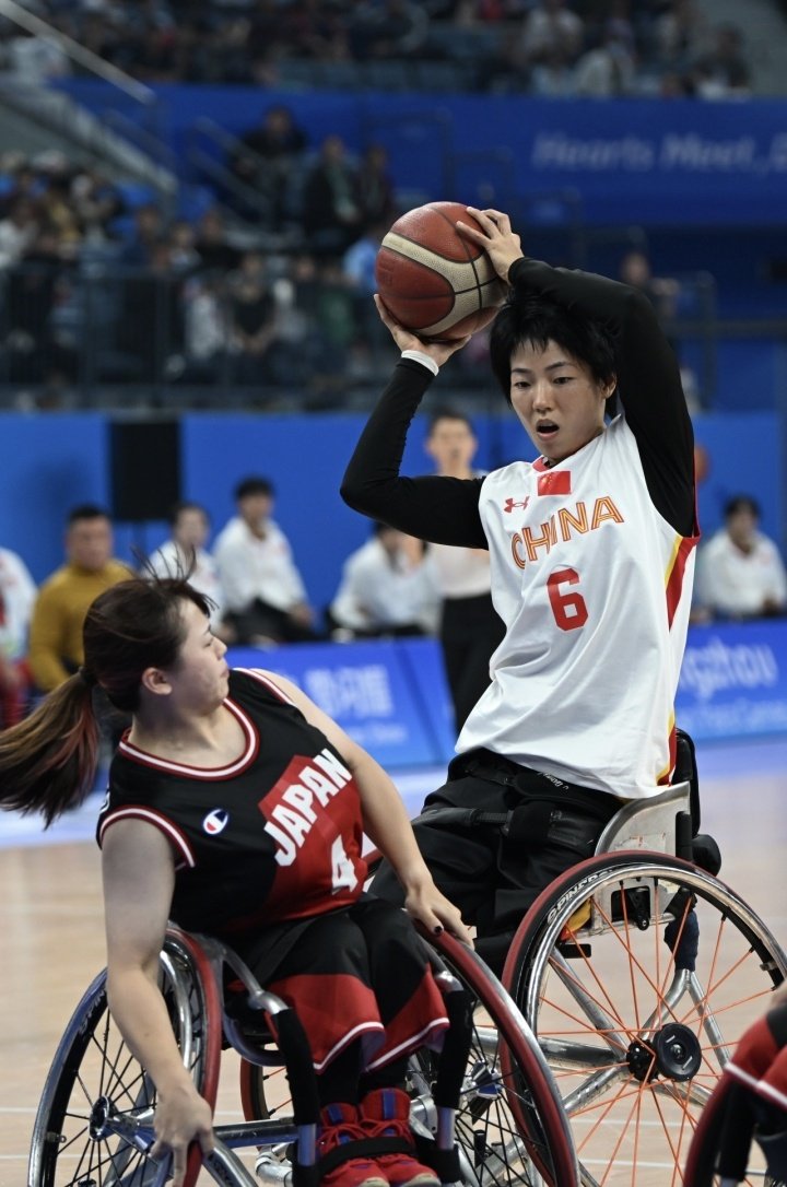 10月26日晚,中国女子轮椅篮球队在比赛中.记者 董旭明 倪雁强 摄