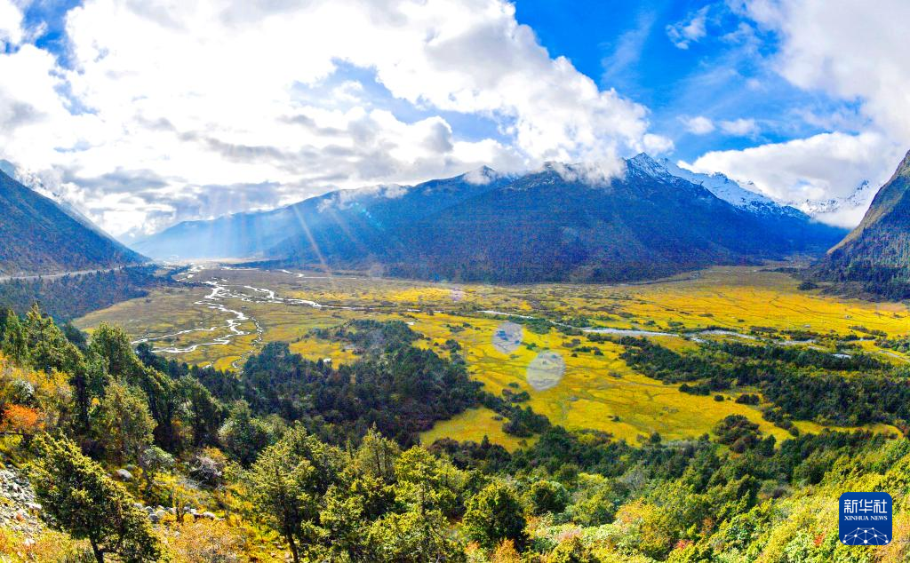 这是10月24日拍摄的西藏隆子县扎日乡一景.新华社记者张汝锋摄