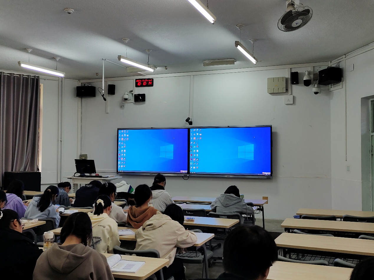 数字化智能化的新教室同学你爱了吗