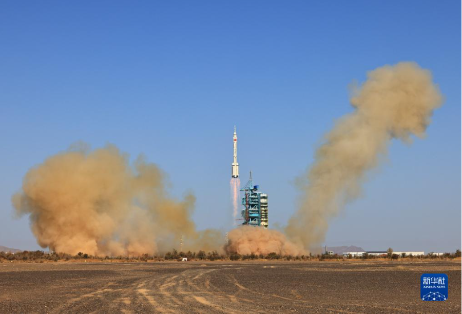 10月26日,搭载神舟十七号载人飞船的长征二号f遥十七运载火箭在酒泉