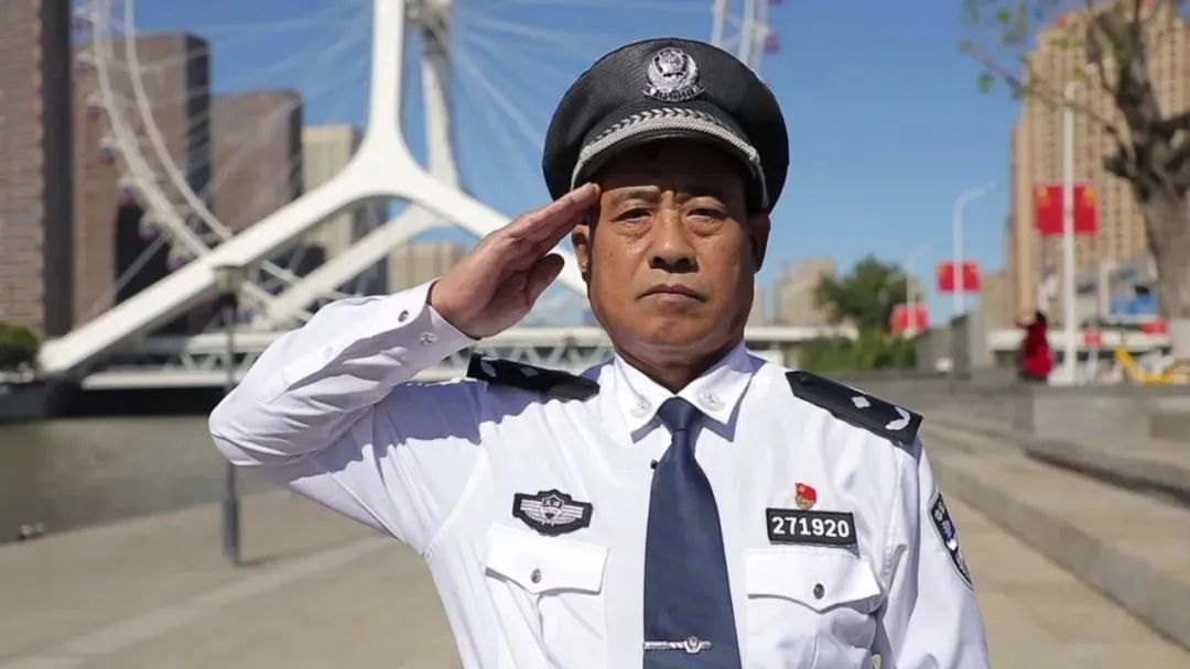 市公安局河北分局这位救人的民警正是穆瑞利感动了无数网友连续救下