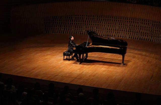 刘晓禹在上海交响音乐厅舞台上 蔡磊磊 摄