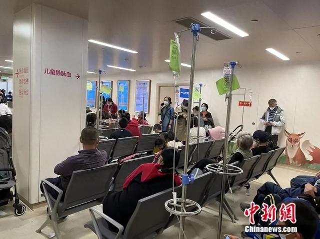 图为中日友好医院儿科门诊 韦香惠 摄