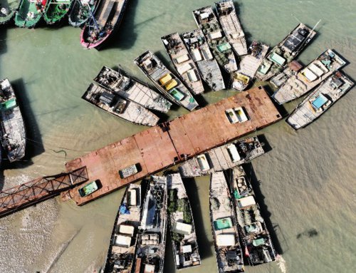      休渔的渔船靠泊在江苏连云港市高公岛渔港码头。新华社