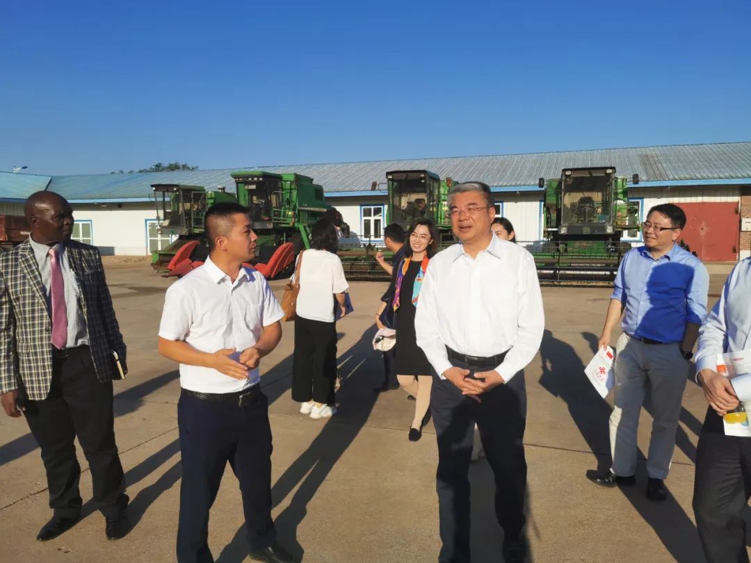 唐文弘副署长考察援津项目并召开援外企业座谈会|国际发展合作署_新浪