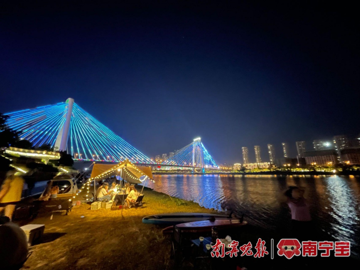 青山大桥南岸夜景.