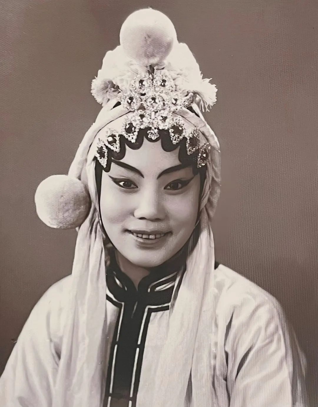 窑洞走出的"豫剧皇后",聆听人民艺术家常香玉的传奇人生|常香玉_新浪