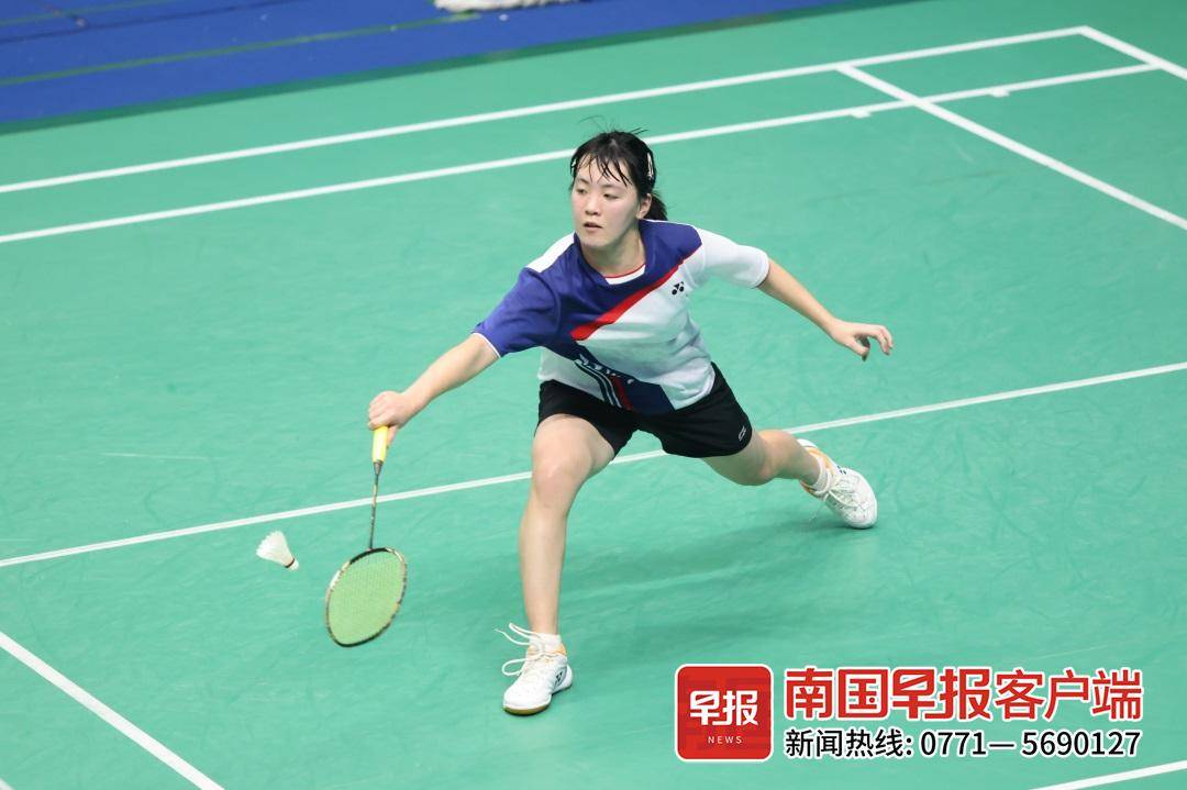 王梓璇化解对手的攻势.