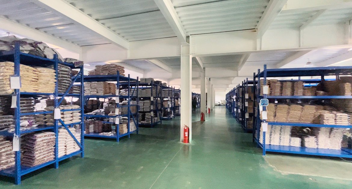 近日,记者走进黑龙江雪灵峰中药饮片有限公司,探索"南雁北栖"的现代化