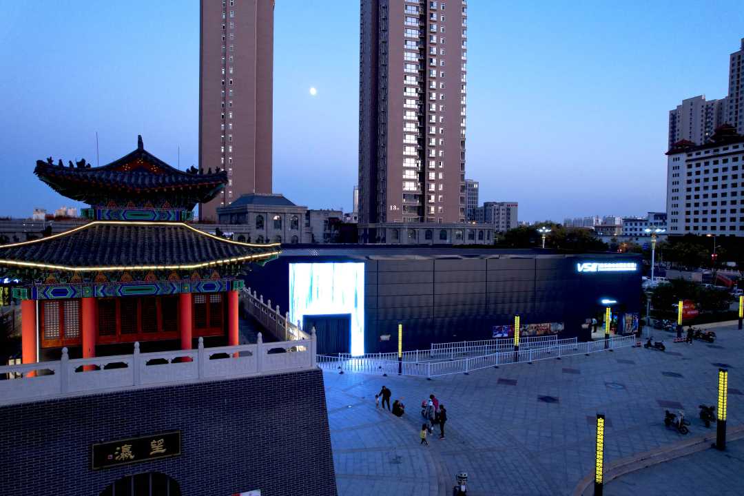 坐落于沧州市新华区鼓楼文化广场的"v5区"项目,为游客带来了新鲜的