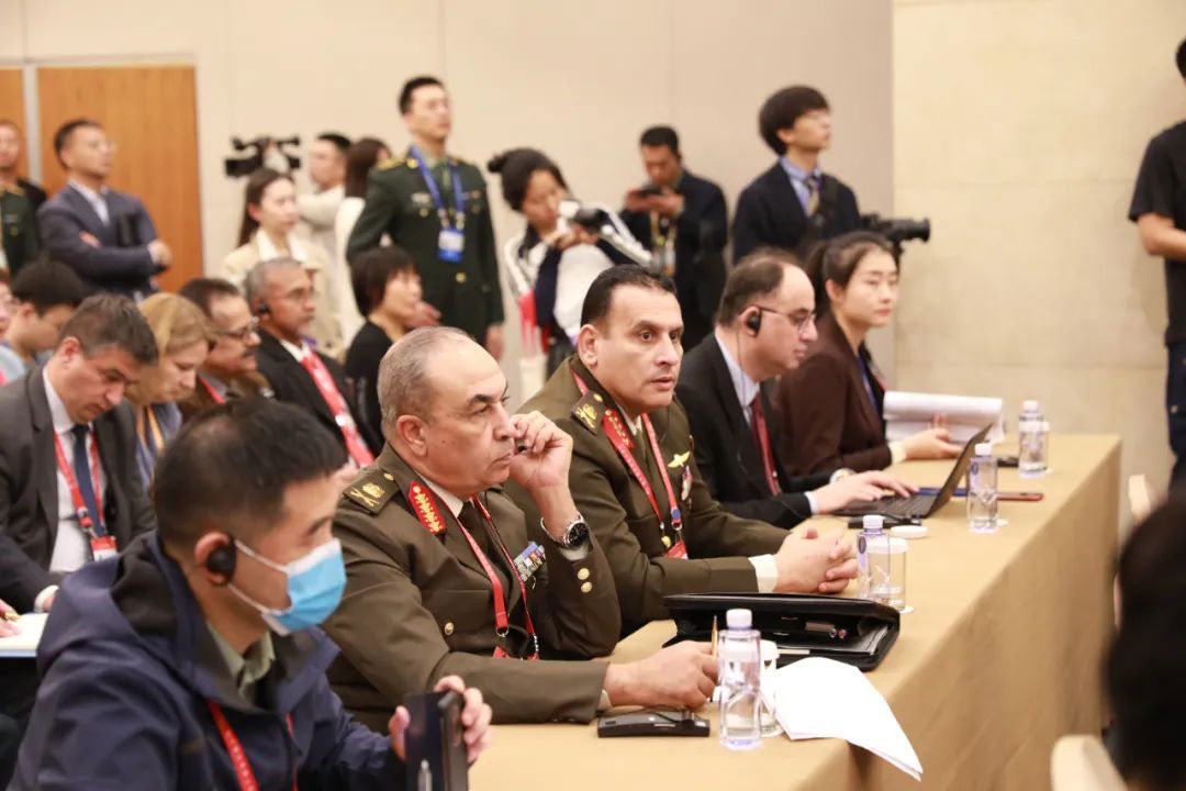 研讨会现场 斯基摄中国人民解放军军事科学院研究员侯昂妤大校表达了