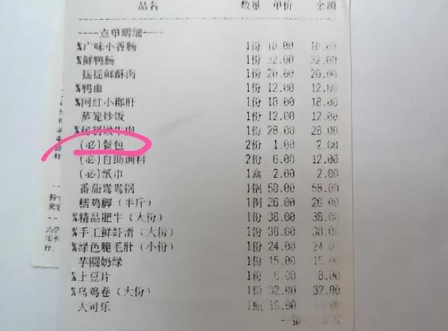 冲上热搜！餐具收费，大学生付1元直接带走：“1块钱都不白花！”