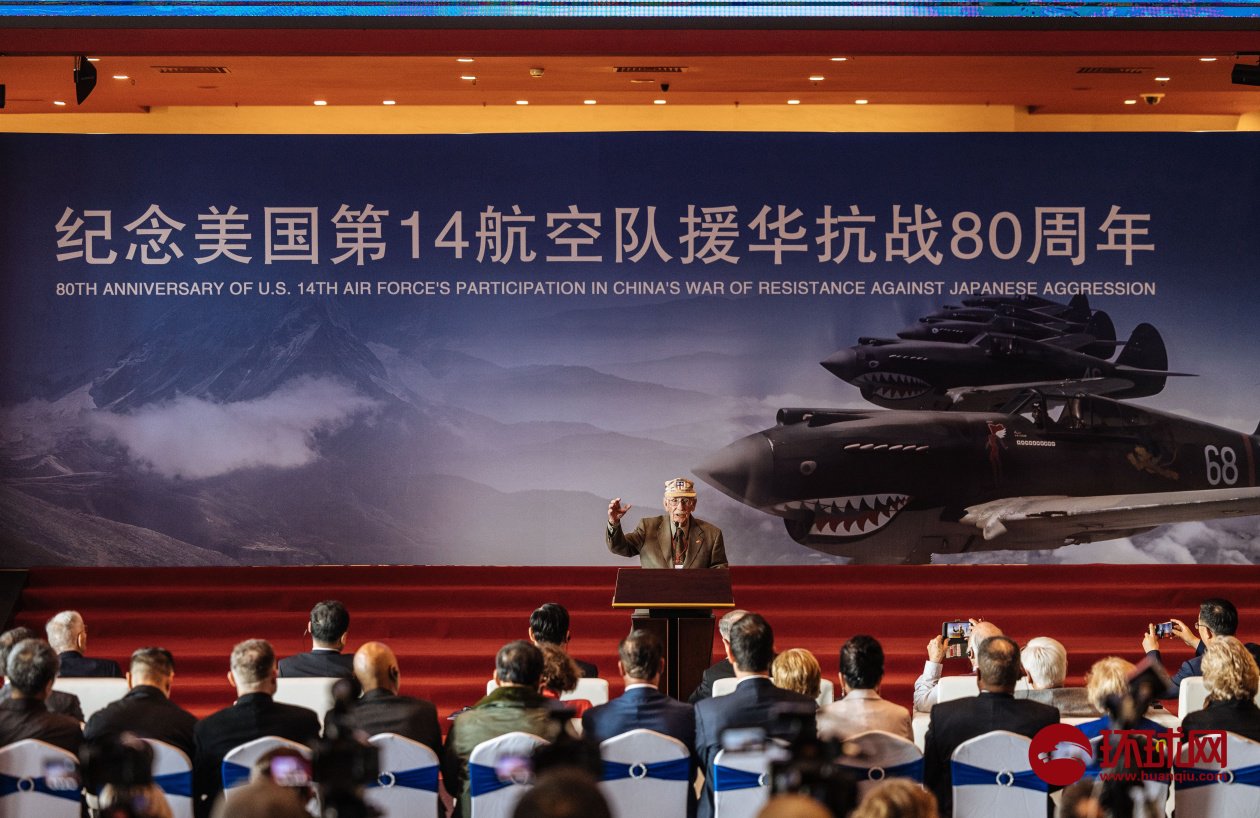 飞虎队老兵及家属参观中国人民抗日战争纪念馆