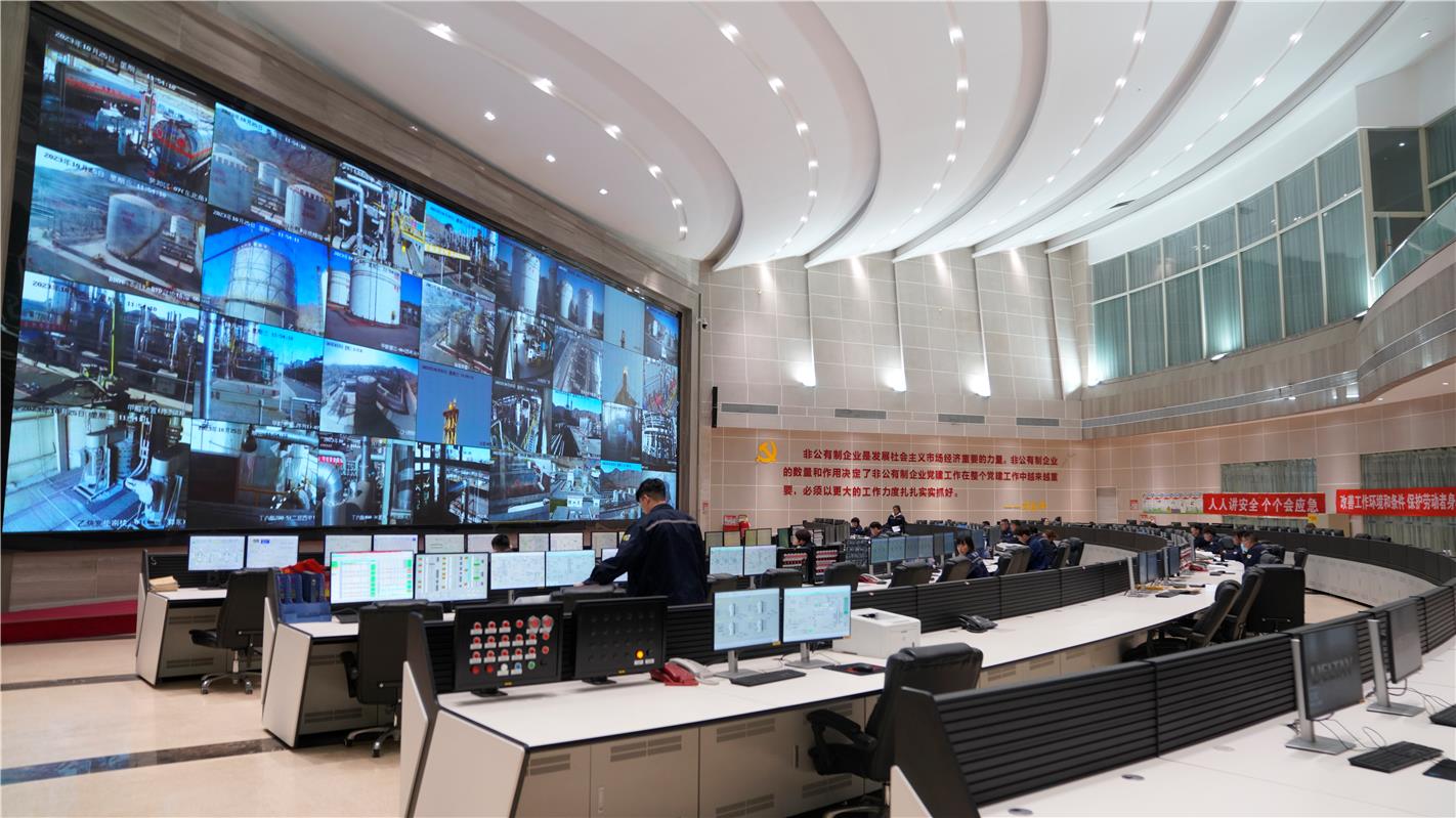 内蒙古东源科技集团全资子公司东景生物环保科技有限公司中控室.