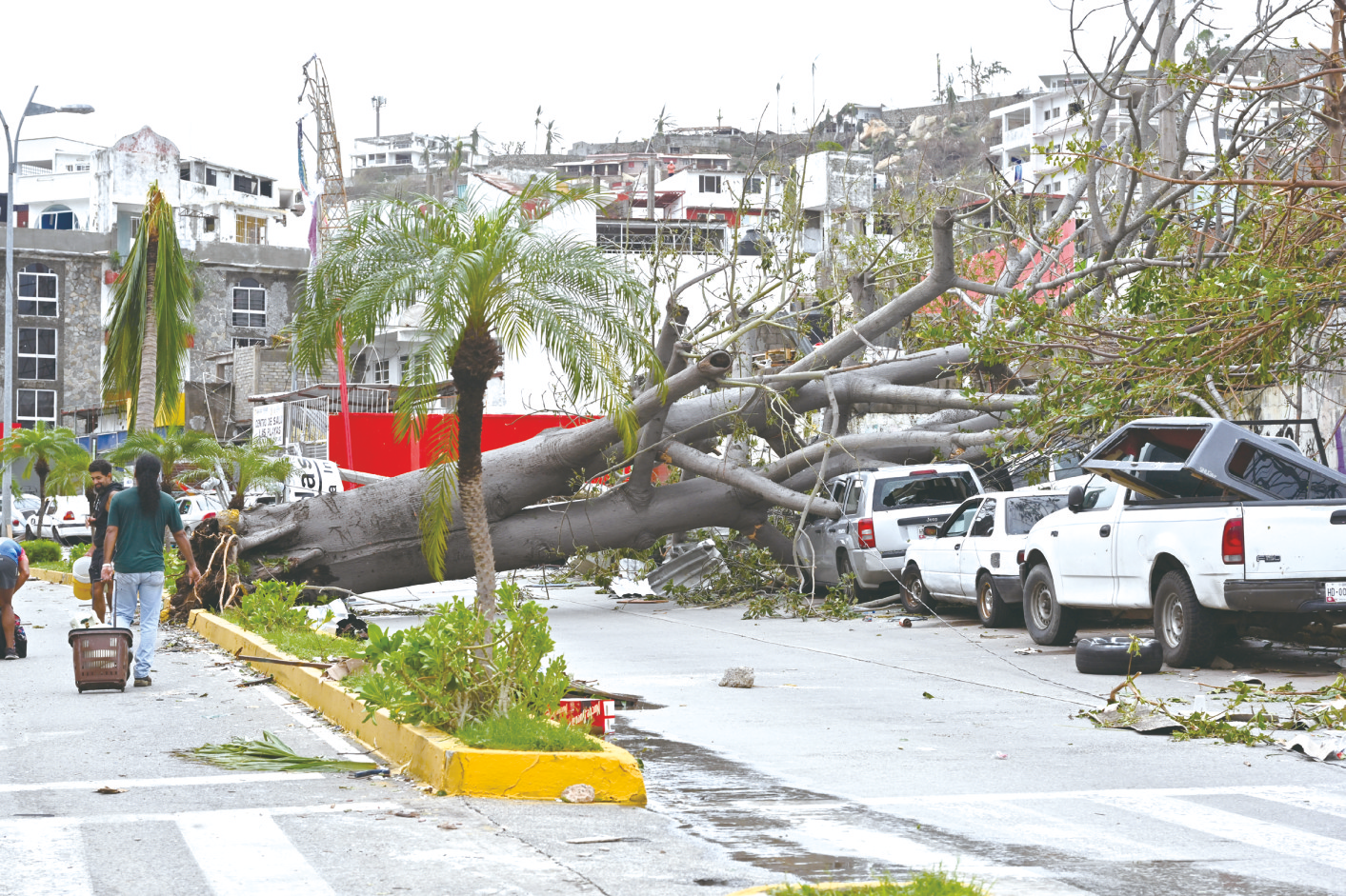 &nbsp;&nbsp;&nbsp;10月25日在墨西哥格雷罗州阿卡普尔科拍摄的被飓风