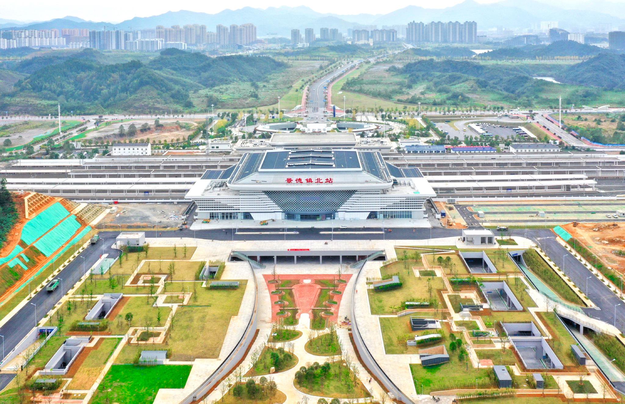 中铁十七局承建昌景黄高铁新建景德镇北站