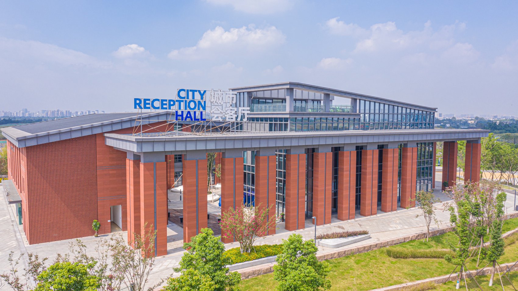 4年间,航空产业园的承载地石板滩,从一个经济发展缓慢的小镇,到承担着