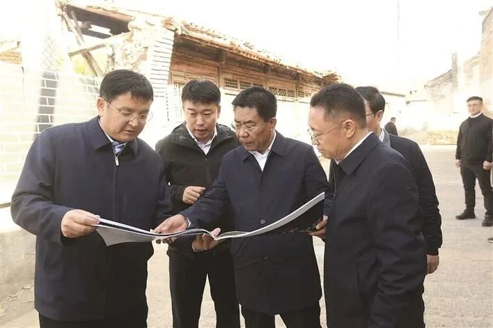 市委书记孙大军深入兴县,就传统村落保护开发进行调研,强调要以黄河