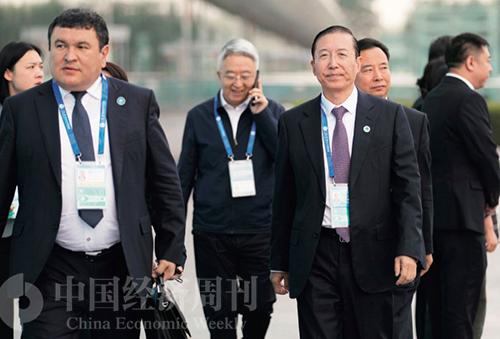 国家电网有限公司党组书记,董事长辛保安(右)