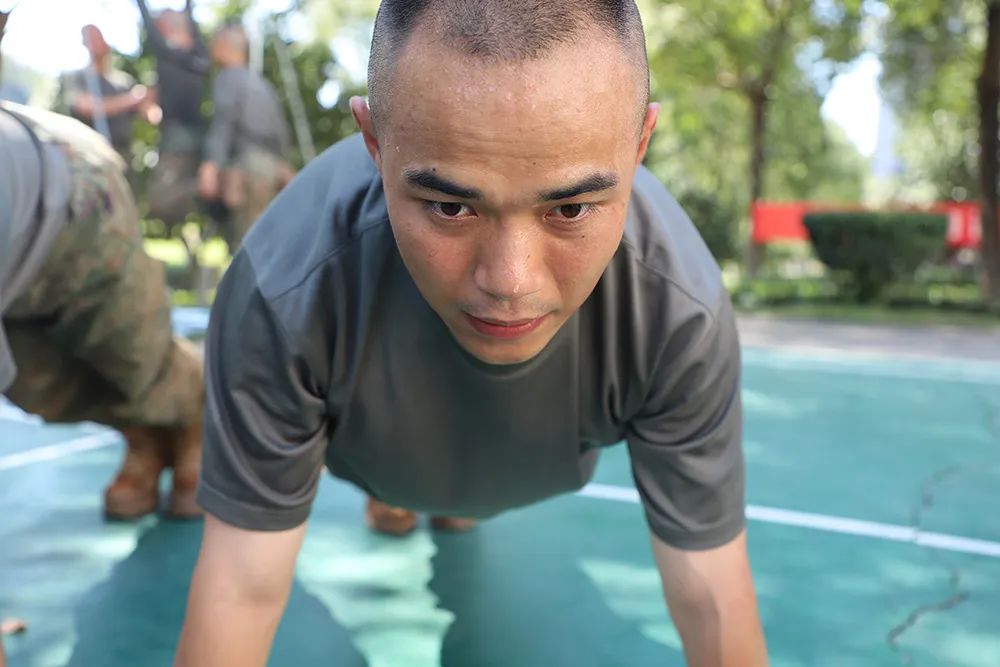 新兵家长,看看是谁家的兵宝这么帅!帅!帅!_新浪财经_新浪网