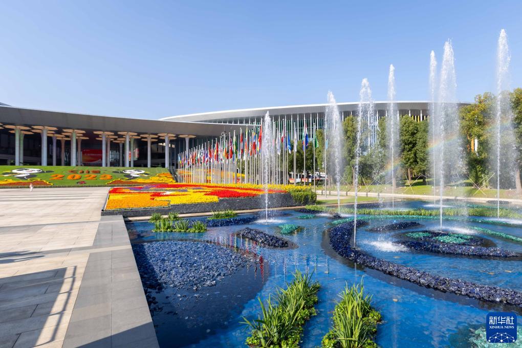 10月31日拍摄的国家会展中心(上海)南广场.