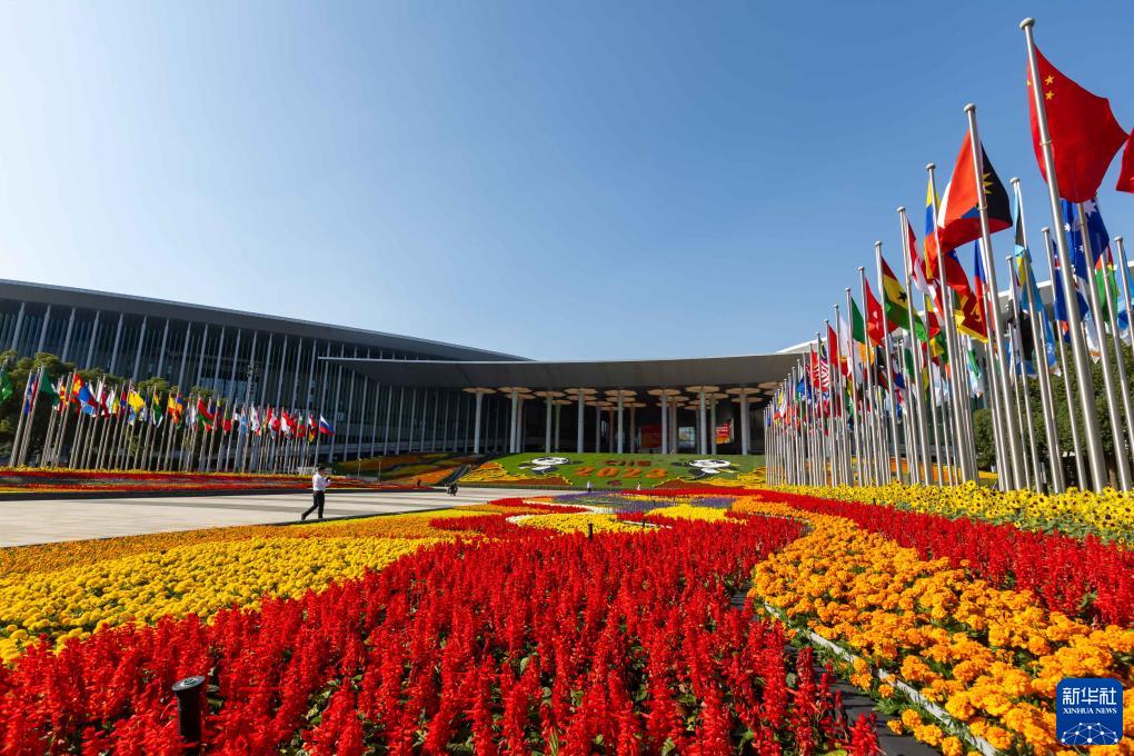 10月31日拍摄的国家会展中心(上海)南广场.