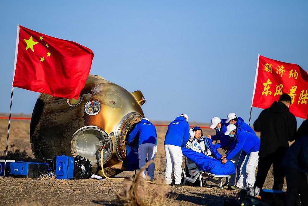 神舟十六号飞船返回舱成功着陆,3名航天员健康状况良好|神舟_新浪财经