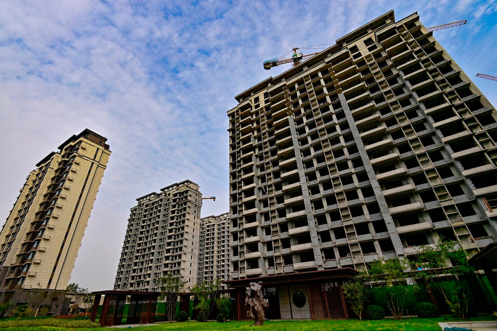 山东省青州市一处在建的商品楼盘.(图片由cnsphoto提供)