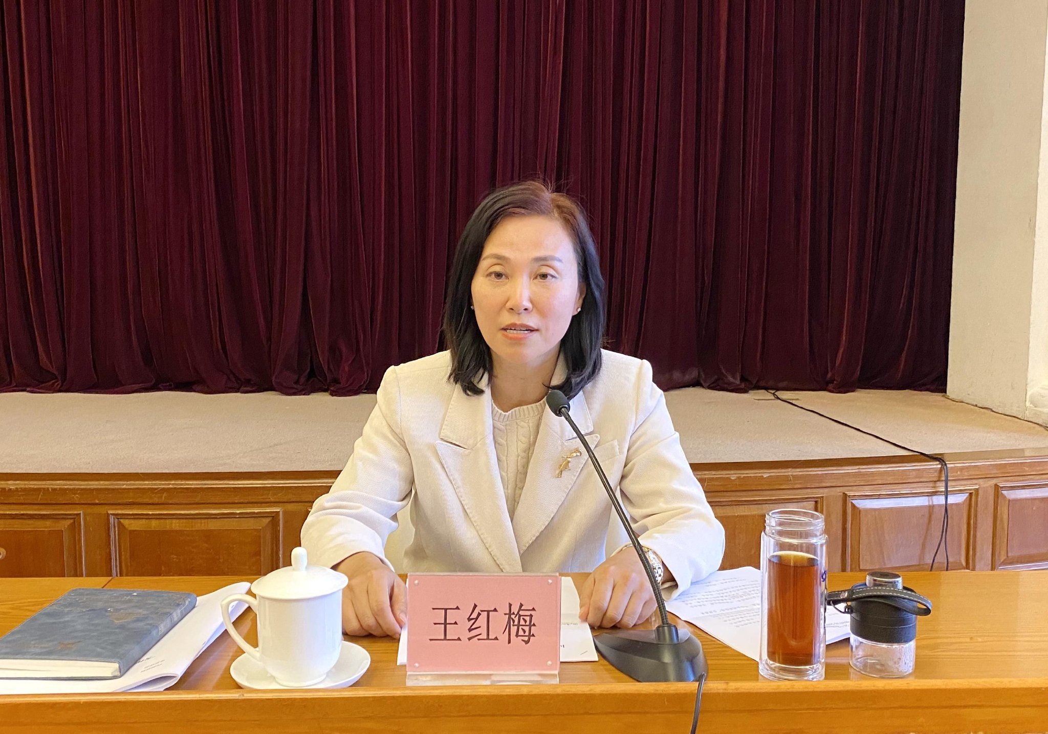 王红梅主持会议齐成喜在讲话中表示,今年,民革天津市委会在提案,政协