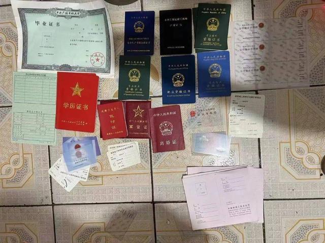 警方查获的部分假证(渠县公安局供图)