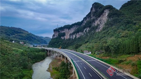 宜威高速公路全线建成通车,与宜叙高速,内宜高速,乐宜高速,纳黔高速