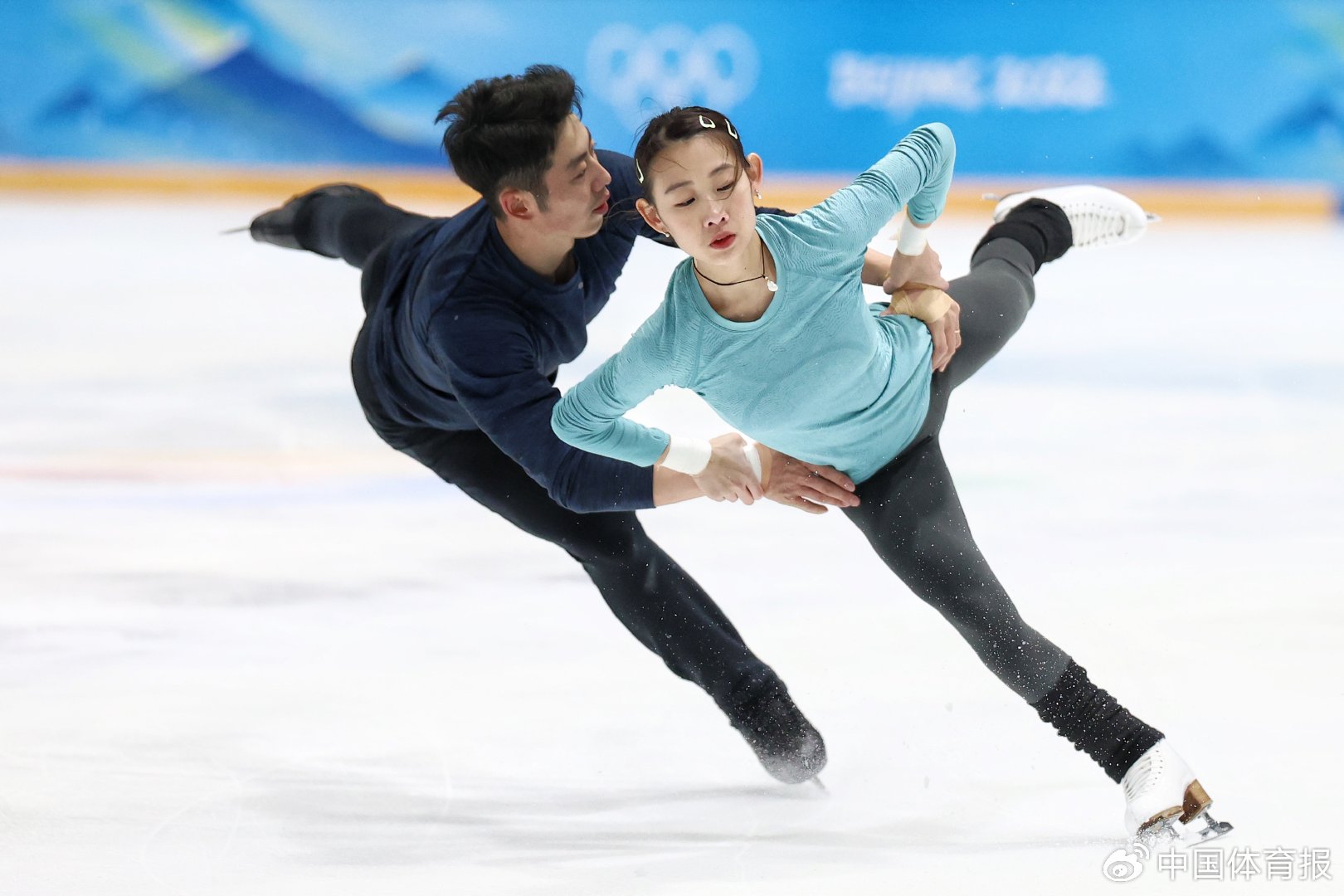 自今年3月份牵手以来,26岁的彭程和35岁的王磊用乐观