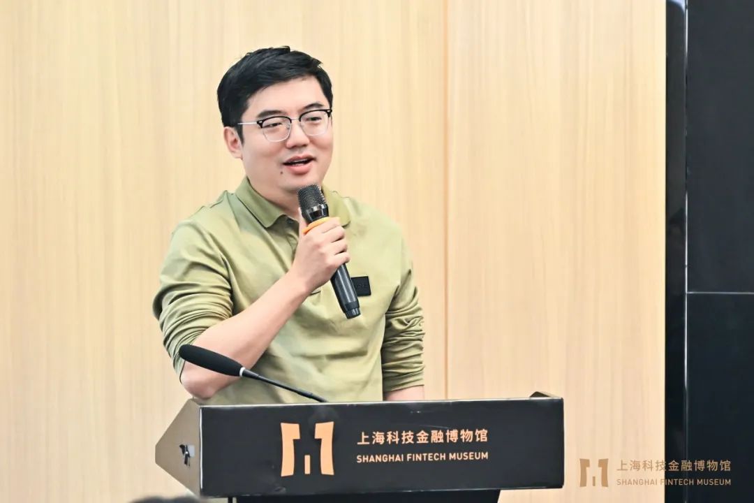 邓迪馆长发表主旨演讲