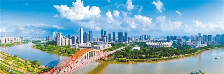 《经济日报》聚焦!佛山用电影展映城市,让城市繁荣电影!