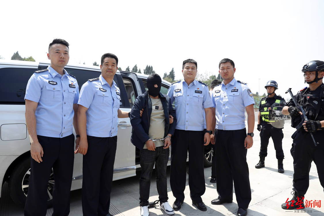 余某东被押解回资阳 警方供图