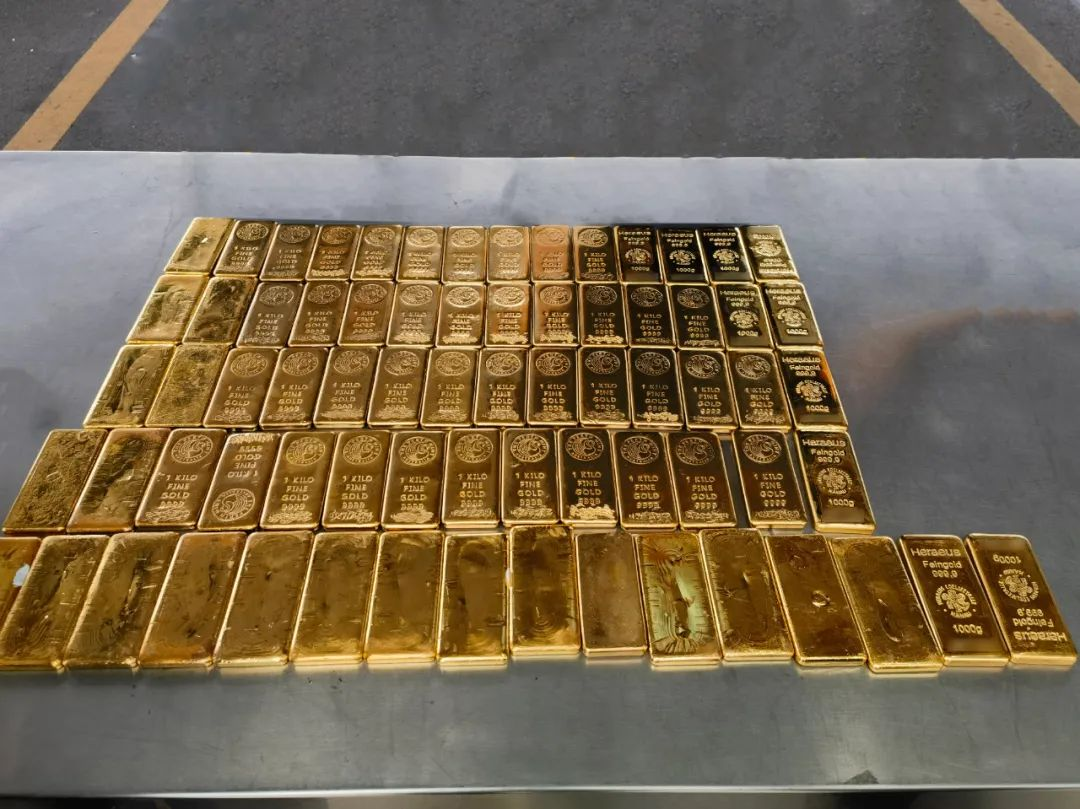 价值4000万元的金条, 藏在车底,当场查获!|海关_新浪财经_新浪网