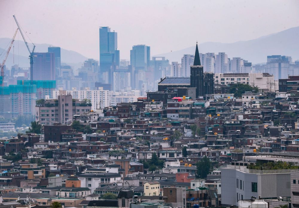 这是2018年7月26日拍摄的韩国首尔解放村景色.新华社记者王婧嫱摄