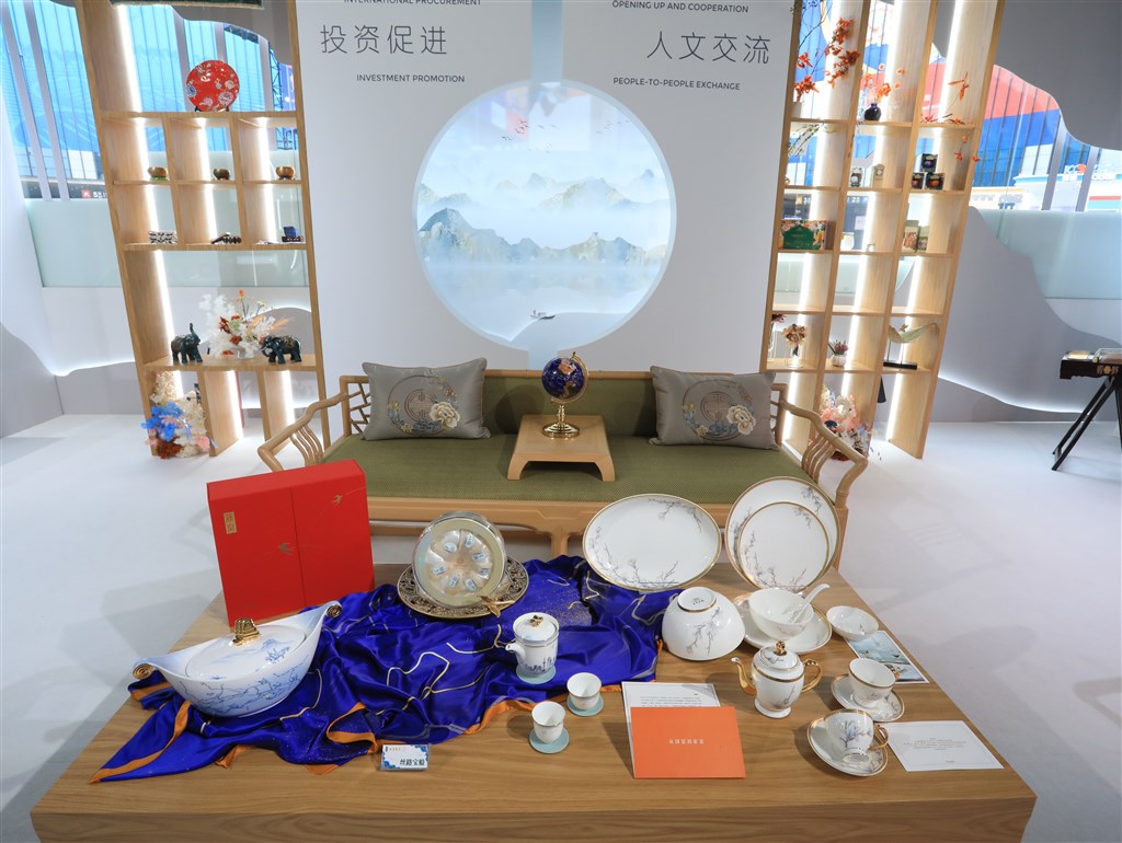 展90个本土精品,海外优品进博故事 上海人文交流馆亮相第六届进博会