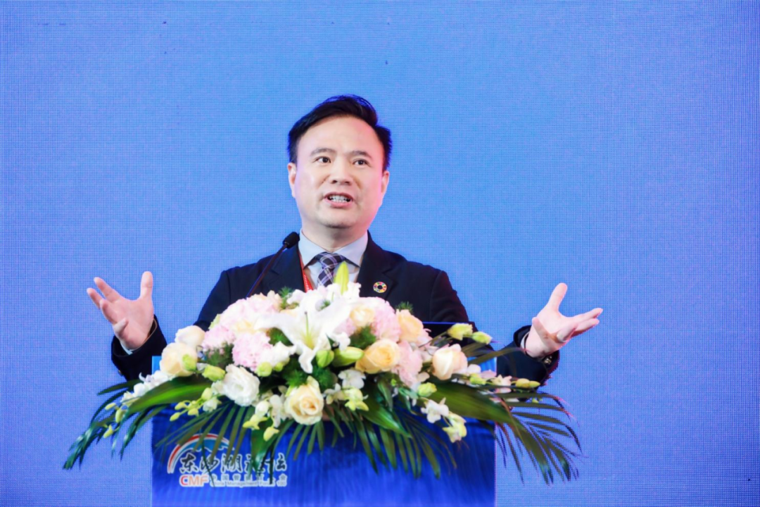 张强教授在东沙湖论坛发表主题报告演讲现场图