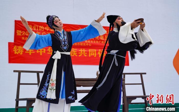 桂林地方剧目桂剧《马前泼水》演出现场.杨宗盛 摄