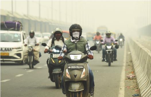 近日,印度多地受到雾霾天气影响.新华社发