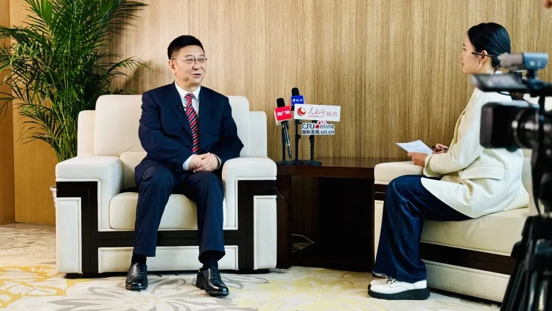 西安市副市长孟浩接受记者采访.