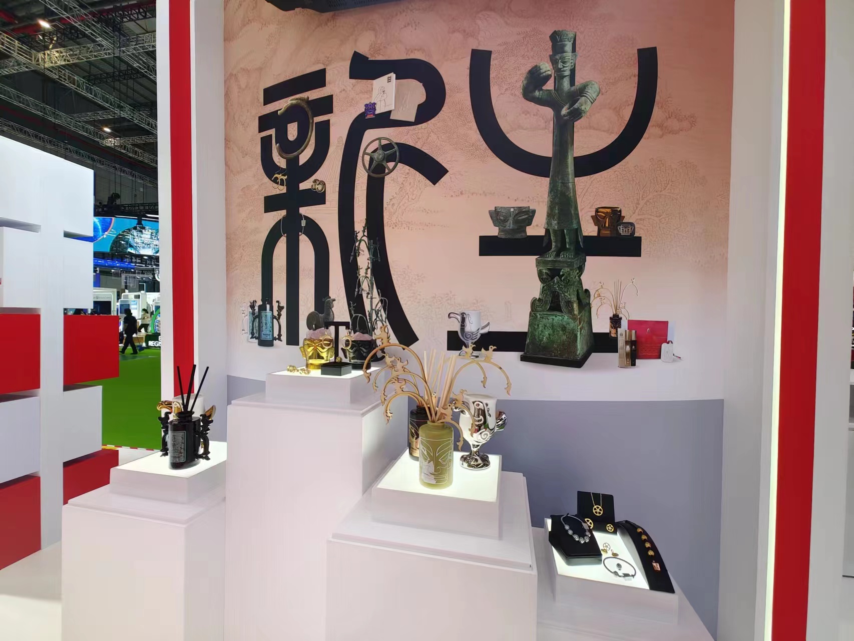 数字化时尚体验,文创产品首秀……冯氏集团连续第六年亮相进博会