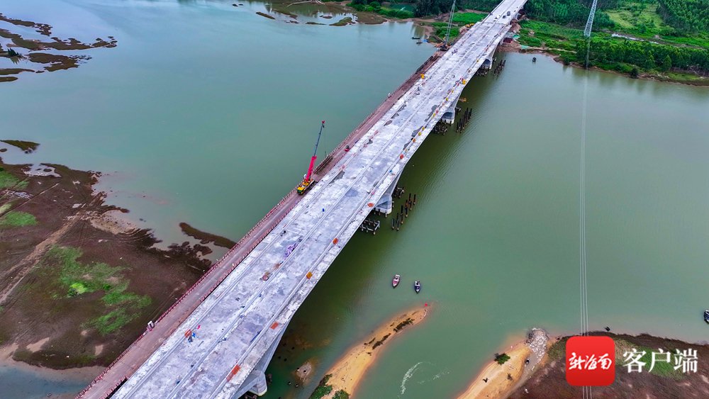 建设中的珠碧江特大桥.记者 吴兴财 摄