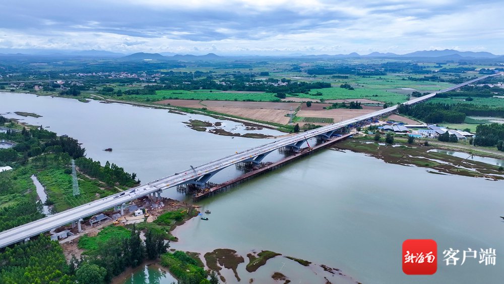 建设中的珠碧江特大桥.记者 吴兴财 摄